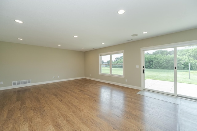 spare room with baseboards, visible vents, light wood-style floors, and recessed lighting