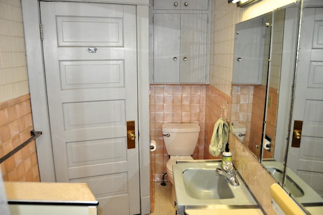 410 5th St, Montevideo, MN 56265 - bathroom featuring tile walls and tasteful backsplash