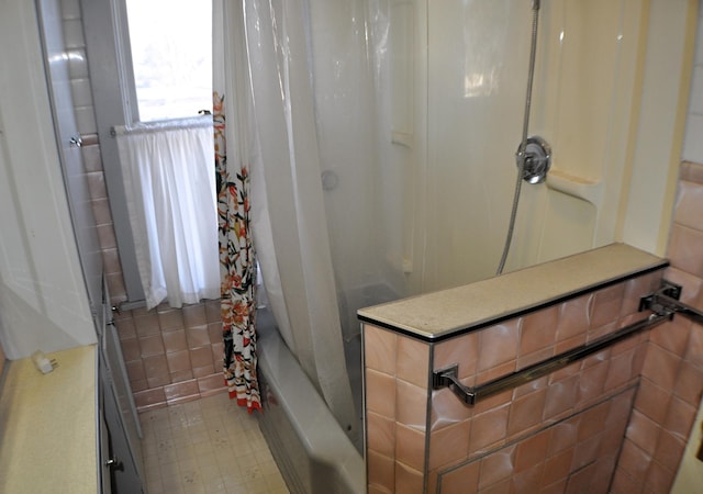 410 5th St, Montevideo, MN 56265 - bathroom featuring shower / bath combo