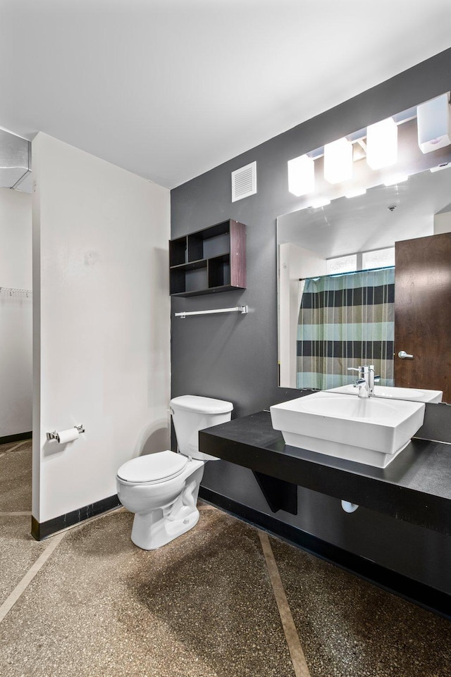 bathroom featuring vanity, a shower with shower curtain, and toilet