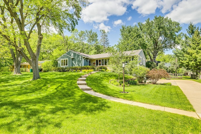 1755 Glenview Ave, Arden Hills, MN 55112 - ranch-style home featuring a front yard