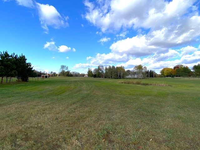 view of yard featuring a rural view