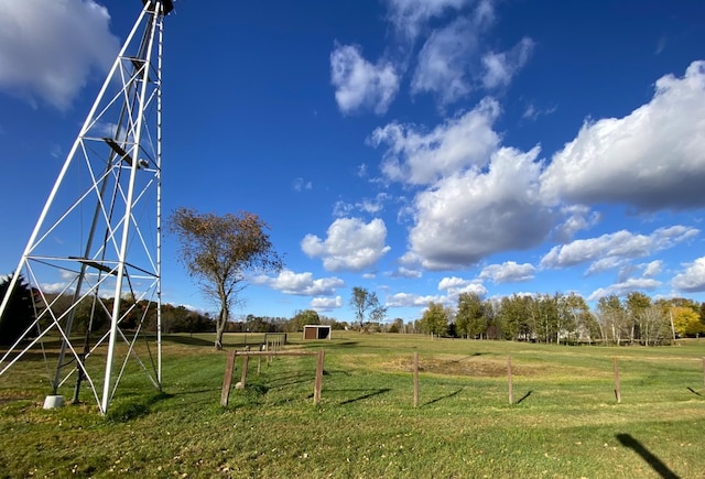 view of yard featuring a rural view