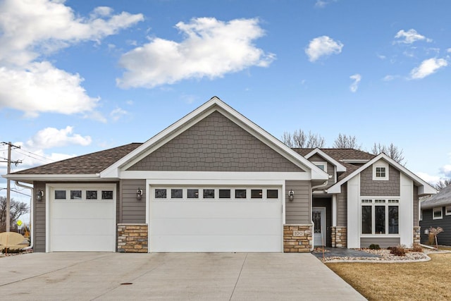 craftsman house featuring a garage