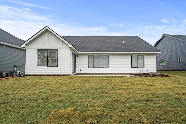 back of house featuring a lawn