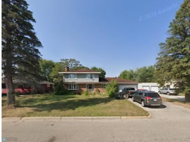 view of front of house with a front lawn