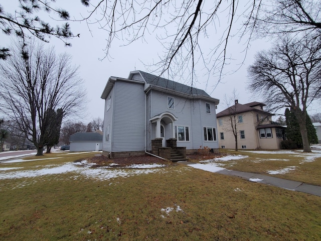 exterior space featuring a front yard