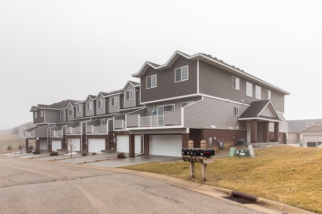 view of front of home featuring a front yard and a garage