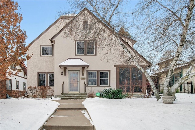 view of front facade featuring stucco siding