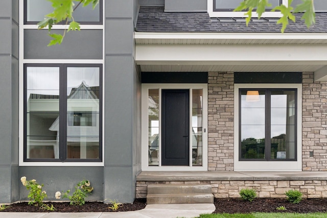 property entrance featuring a porch