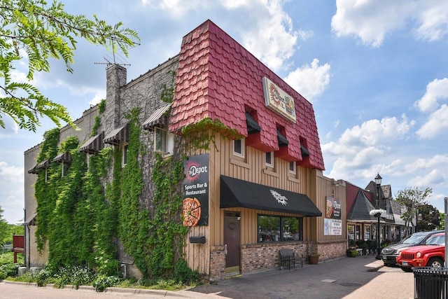 view of building exterior