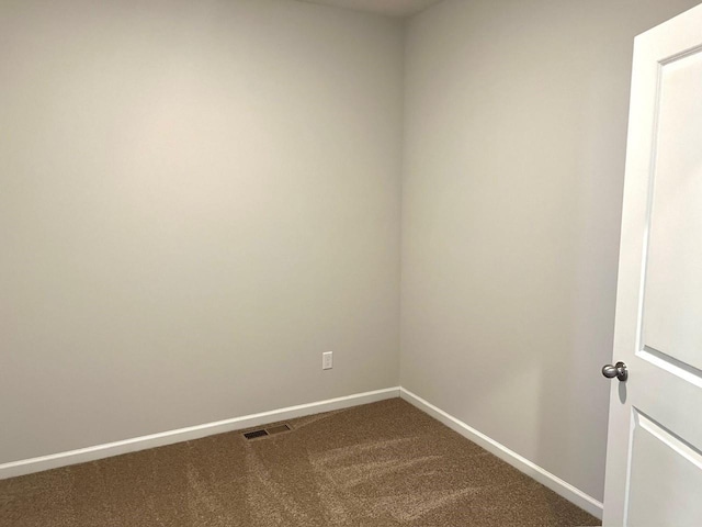 unfurnished room featuring carpet