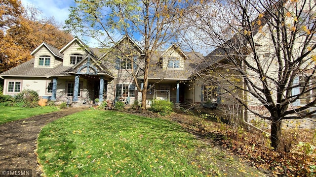 view of front facade with a front yard