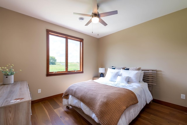 1018 Mahoe Way, Mankato, MN 56001 - bedroom with dark wood-style flooring and a ceiling fan