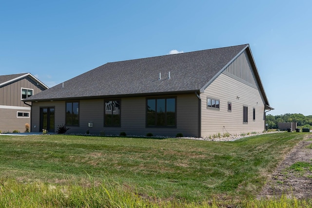1018 Mahoe Way, Mankato, MN 56001 - view of front of home with a front lawn and a shingled roof