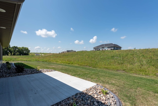 1018 Mahoe Way, Mankato, MN 56001 - view of grassy yard with a patio