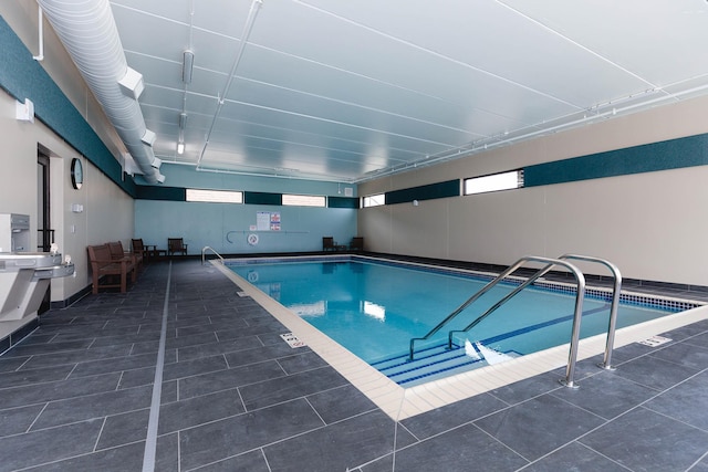1018 Mahoe Way, Mankato, MN 56001 - view of indoor community pool