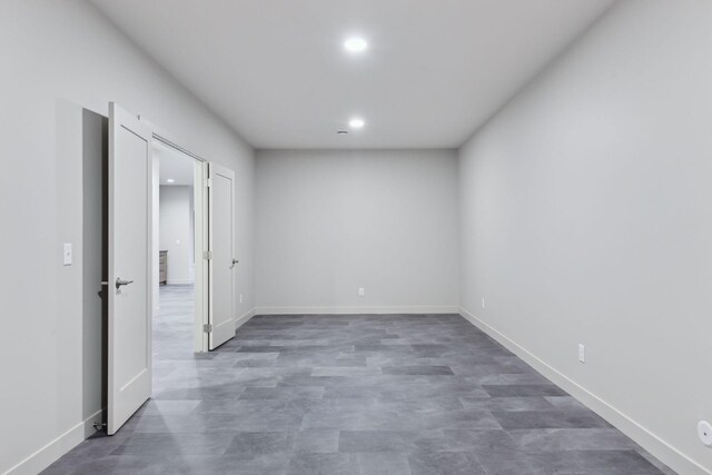 unfurnished room featuring recessed lighting and baseboards