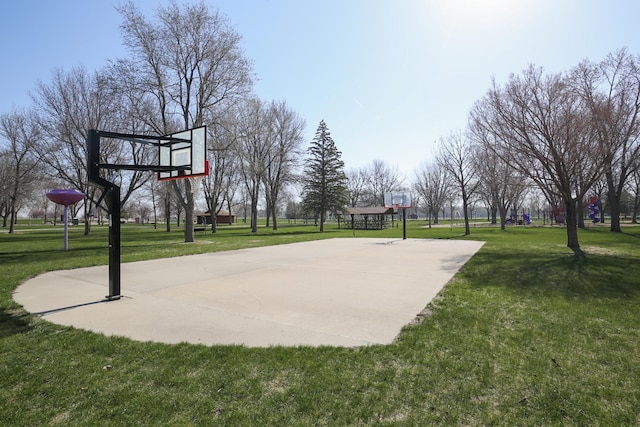 view of sport court featuring a yard