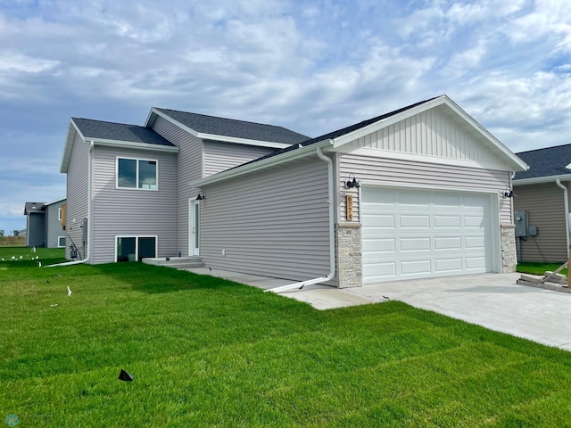 view of side of property featuring a lawn and a garage