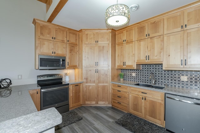 kitchen featuring a sink, stainless steel appliances, tasteful backsplash, and light brown cabinets