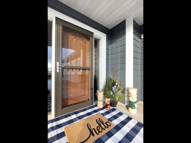 doorway to property featuring covered porch