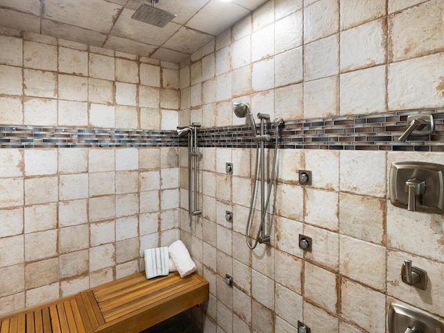 bathroom featuring a tile shower