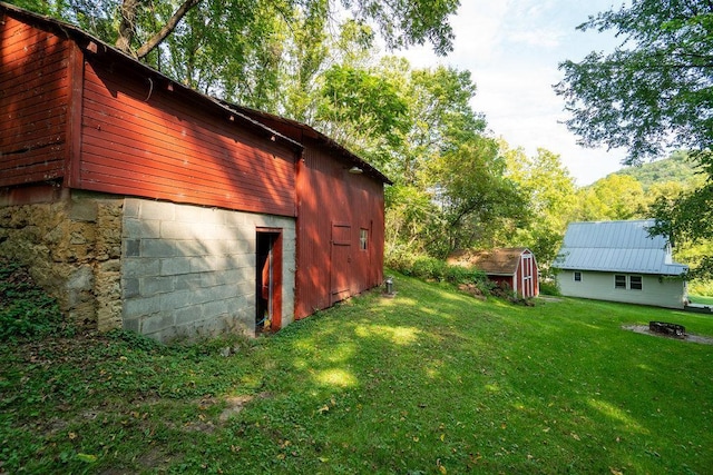 view of outdoor structure with a yard