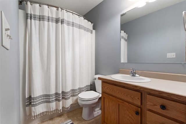 bathroom featuring a shower with curtain, vanity, and toilet