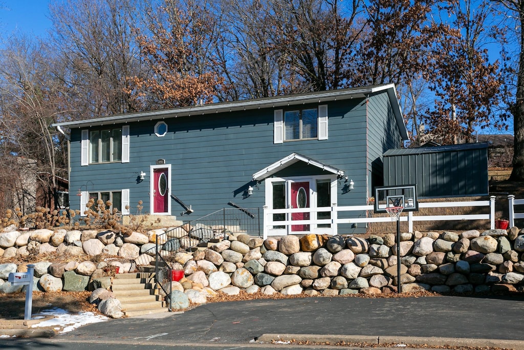 view of front of house