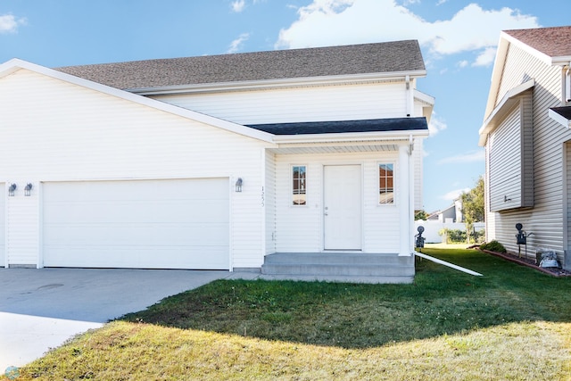 view of front facade featuring a garage and a front lawn