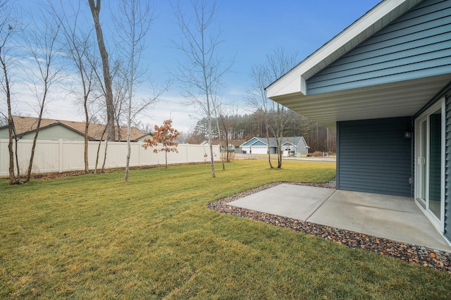 view of yard featuring a patio