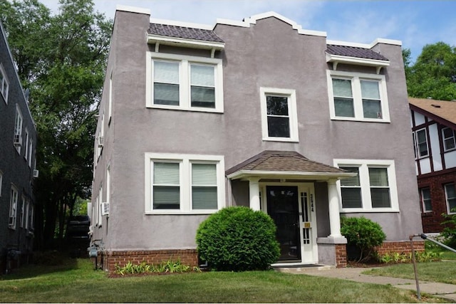 view of front of house with a front yard