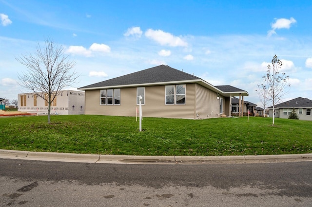 view of front of home featuring a front lawn