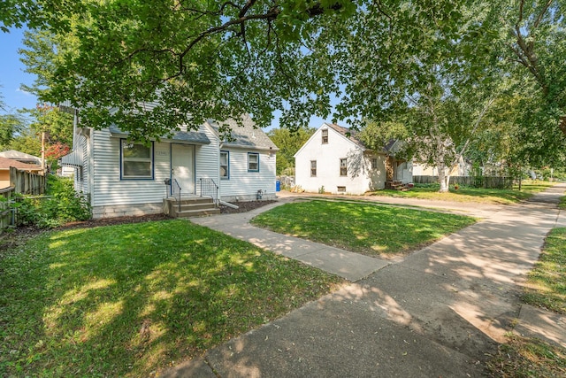 view of front of house featuring a front yard