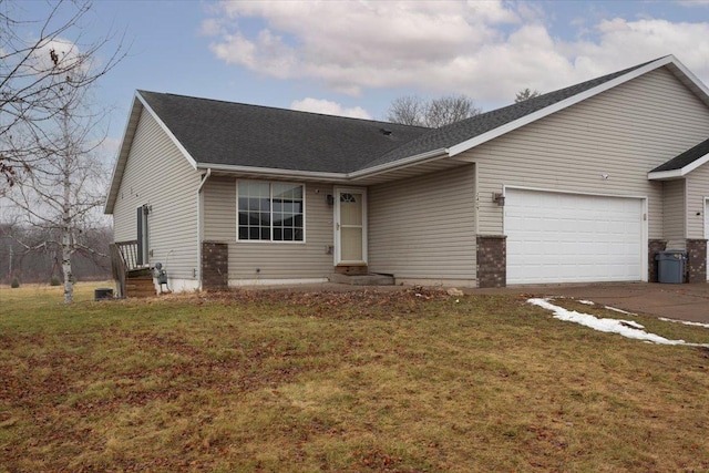 view of front of house featuring a front yard and a garage