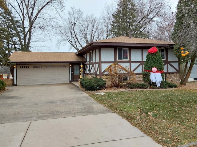 view of front of property featuring a front lawn and a garage