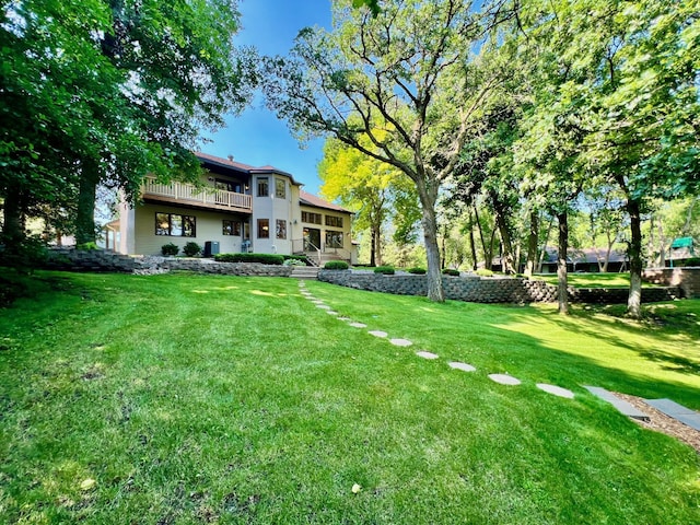 view of yard with a balcony