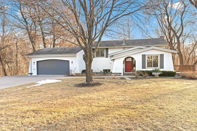 view of front of house featuring a front yard and a garage