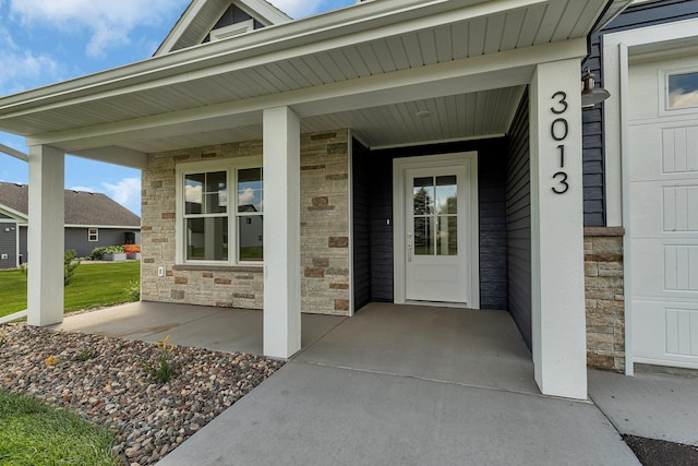 entrance to property featuring a porch