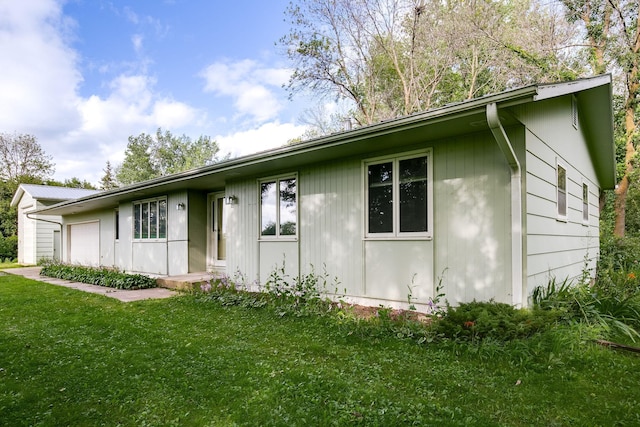 view of front facade with a front yard and a garage