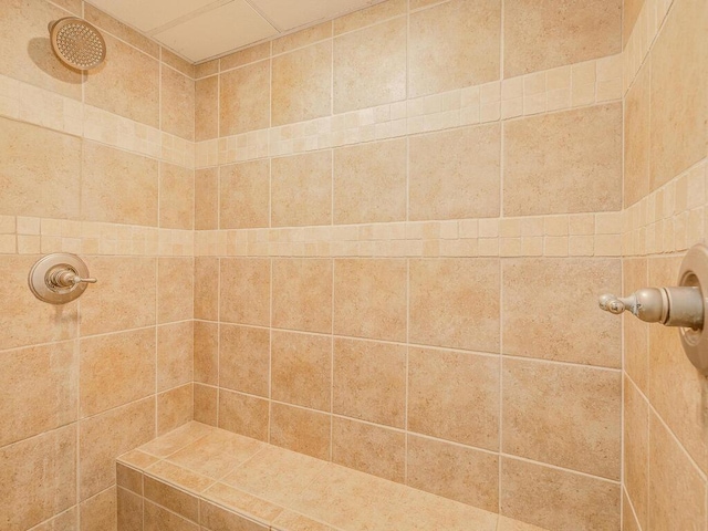 bathroom featuring a tile shower