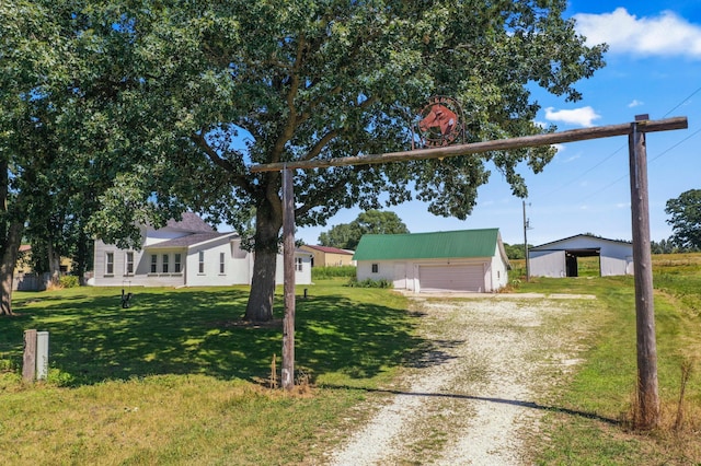 view of yard featuring an outbuilding and a garage