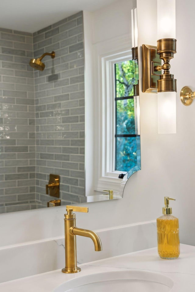 bathroom featuring tiled shower / bath combo and sink