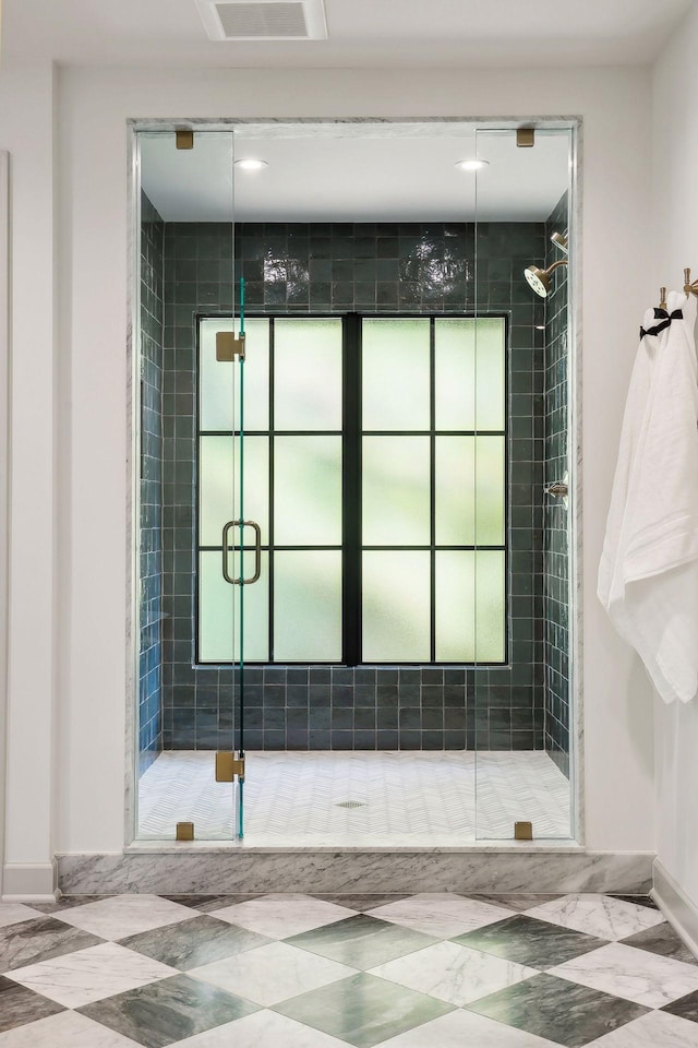 bathroom with visible vents, a stall shower, and baseboards