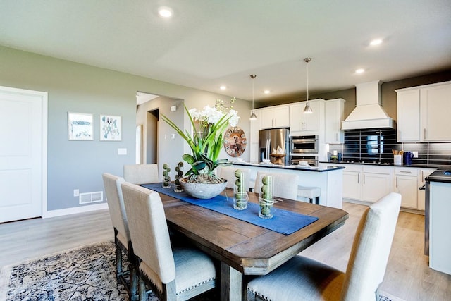 dining room featuring recessed lighting, visible vents, baseboards, and light wood-style floors