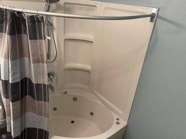 bathroom featuring shower / bath combo