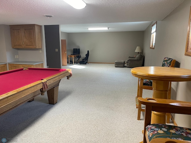 playroom with carpet and billiards