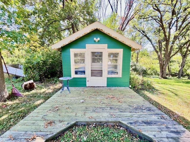 view of outdoor structure featuring a yard