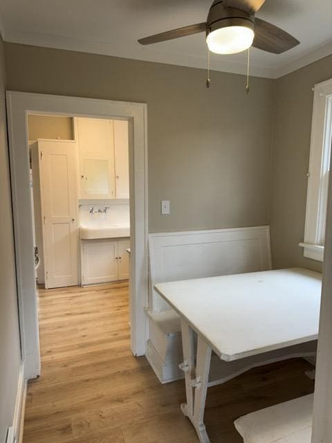 dining room with light hardwood / wood-style floors and ceiling fan